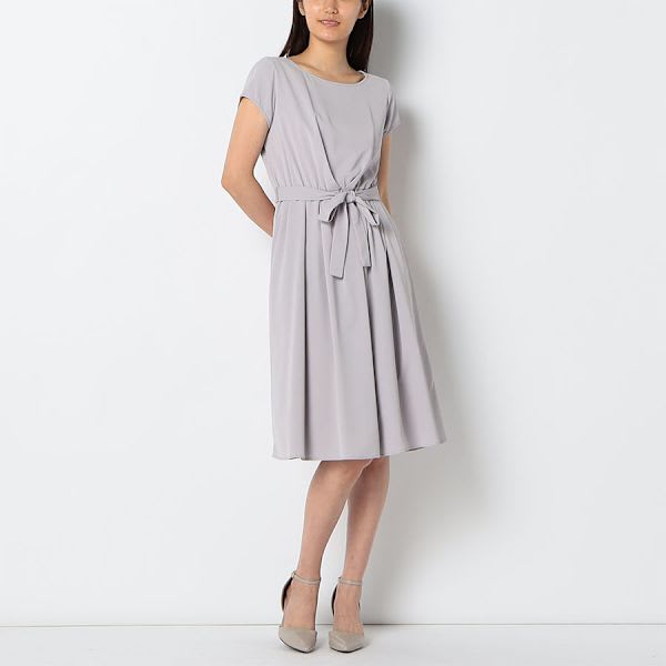 ウエストリボン付きフィットアンドフレアワンピース