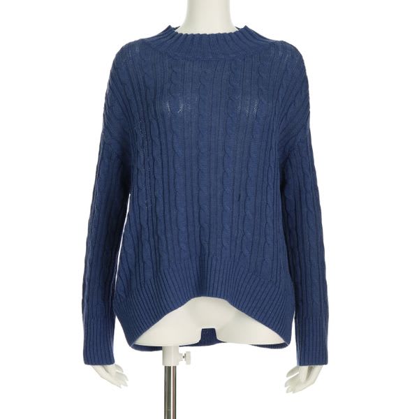 ケーブル編みニット