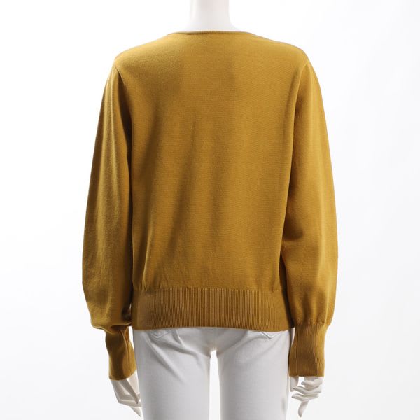 シンプルVネックニット