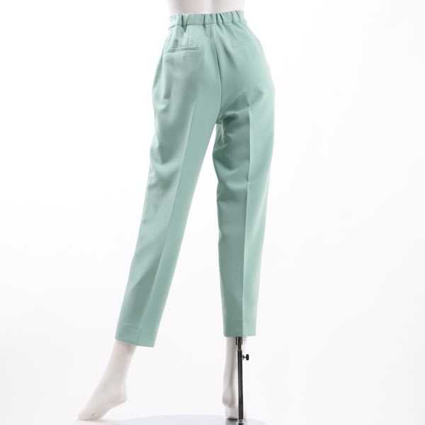 すっきりシルエットテーパードパンツ
