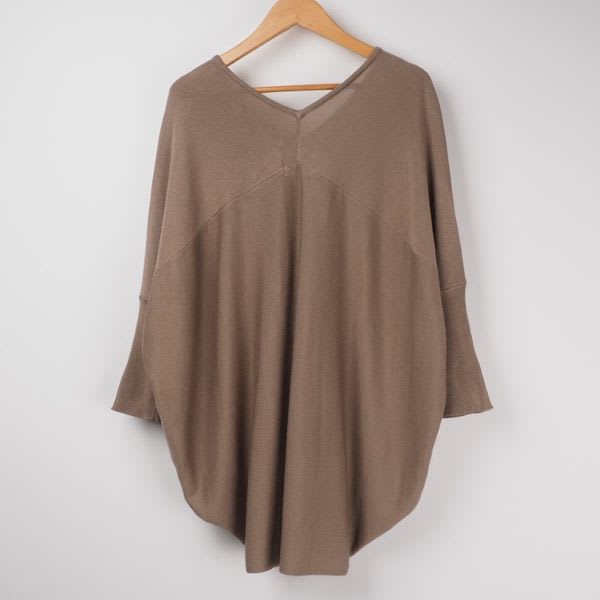 Vネックゆったりニット