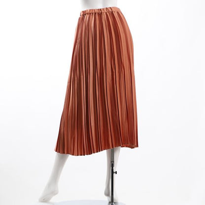 光沢のあるランダムプリーツスカート