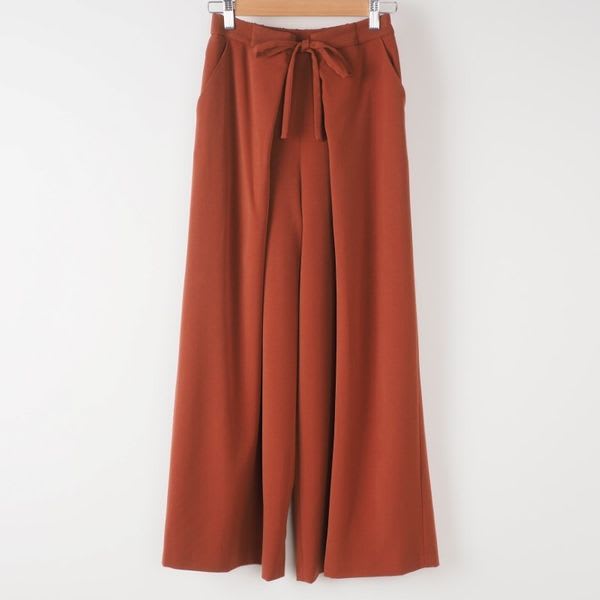 上品シルエットワイドパンツ