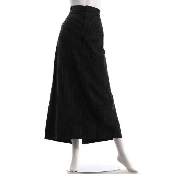 ストライプ柄セミタイトスカート