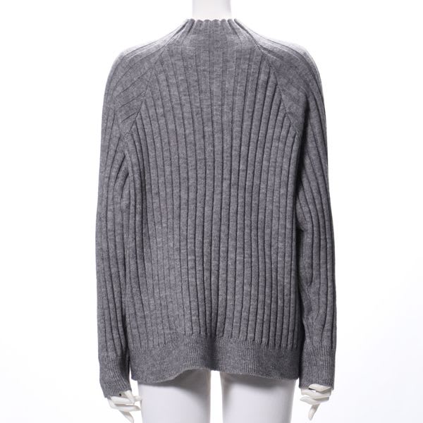 ケーブル編みボトルネックニット