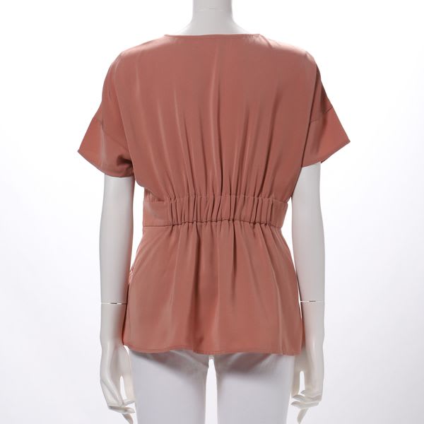 ペプラムデザインラウンドネックブラウス