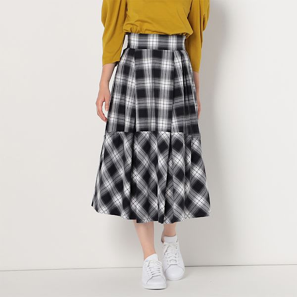 チェック柄タックフレアスカート