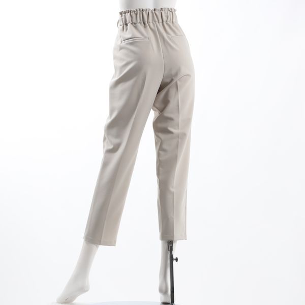 タック入りテーパードパンツ