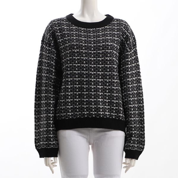 ドロップショルダーのツイードニット