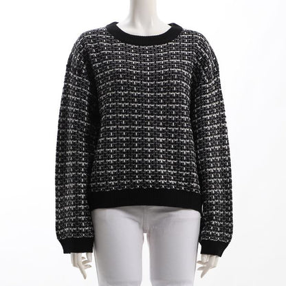 ドロップショルダーのツイードニット