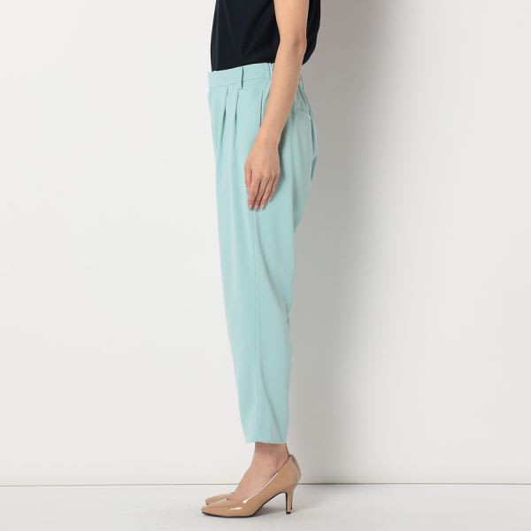美脚タックテーパードパンツ