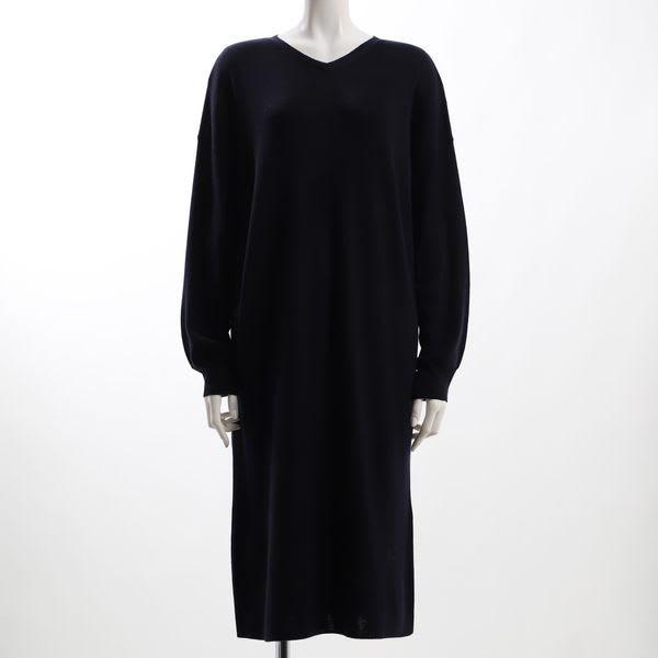 Vネックニットワンピース