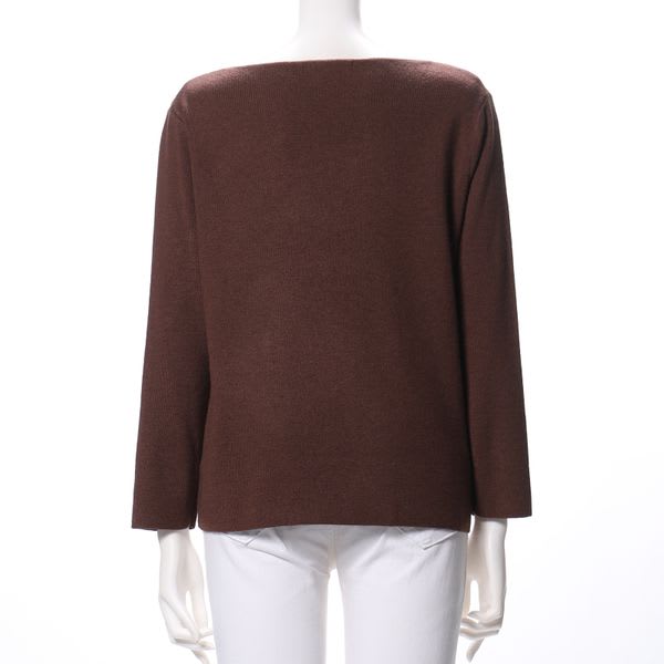 シンプルVネックニット