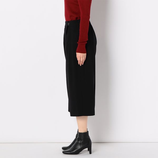 ラップ風ワイドパンツ