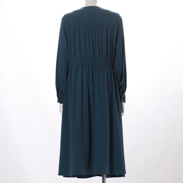 タック入りフロントボタンワンピース