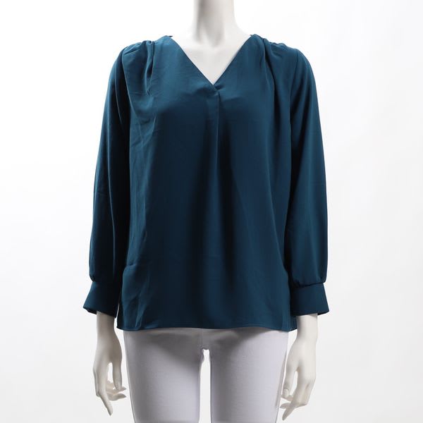 タック入りVネックブラウス