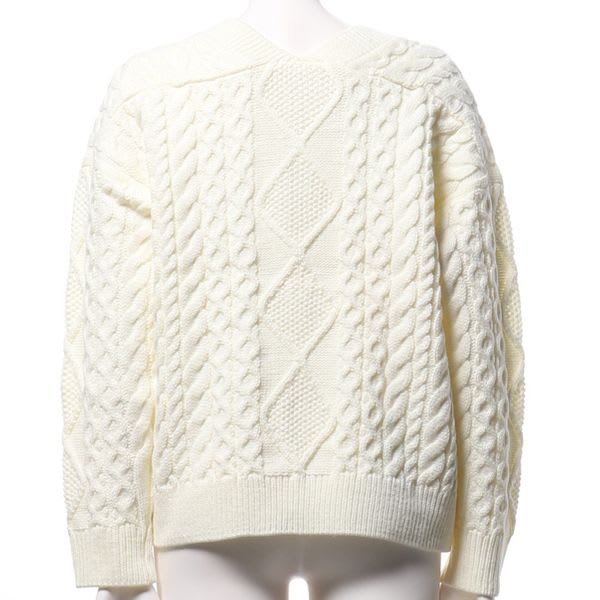 オープンフロントネックケーブル編みニット