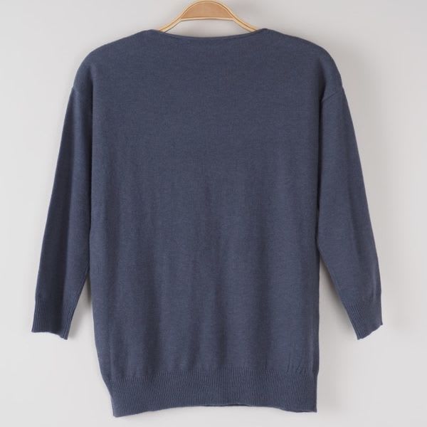 切りっぱなしデザインニット