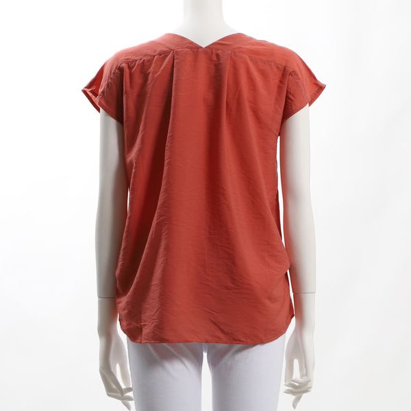 フロントポケットメタルボタン前後Ｖネックブラウス