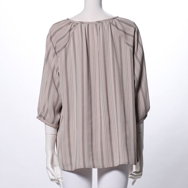 ストライプ柄スキッパーネックブラウス