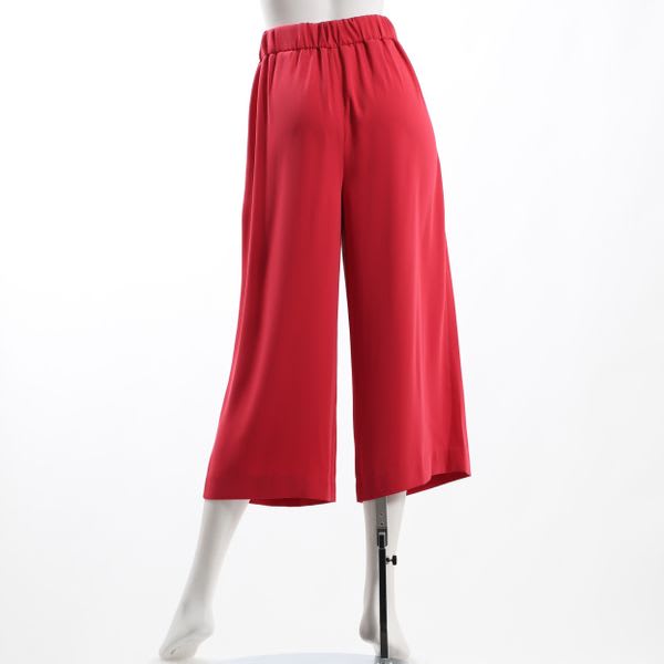 タック入りパンツ