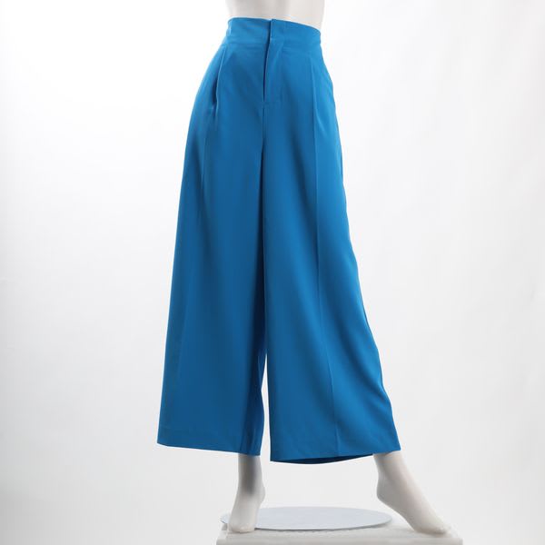 タック入りワイドパンツ