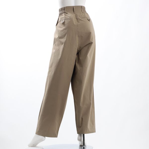 タック入りハイウエストパンツ