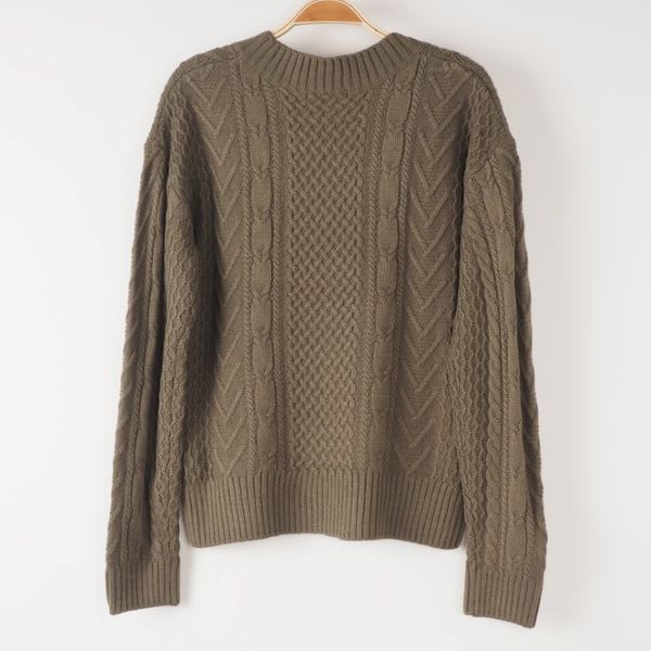 Vネックローゲージニット