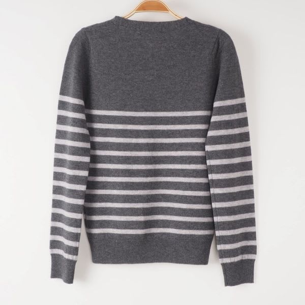 Vネックボーダーニット