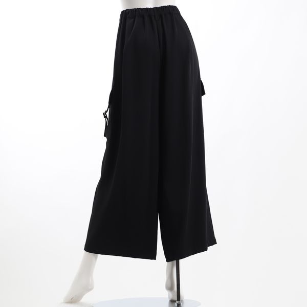 落ち感のあるタック入りワイドシルエットカーゴパンツ
