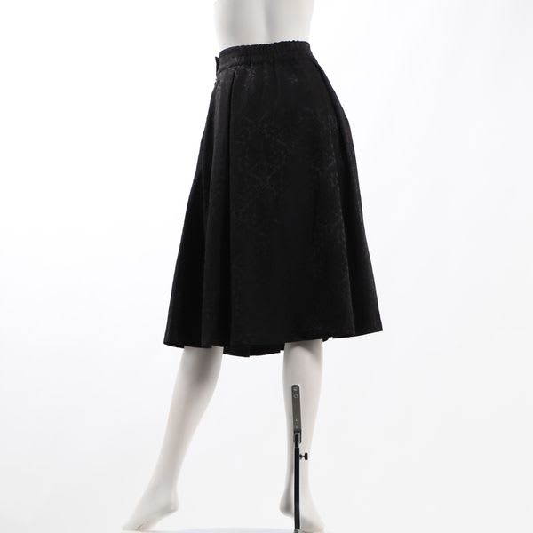 ジャガード総柄タックフレアスカート