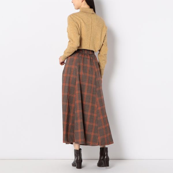 バックシームデザインタートルネックニット