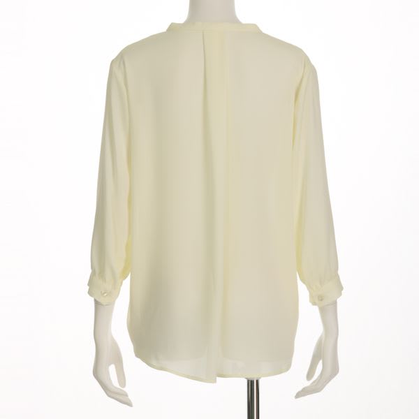 オープンフロントネックブラウス