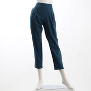 デザイン性のあるフロントウエストタック入りパンツ