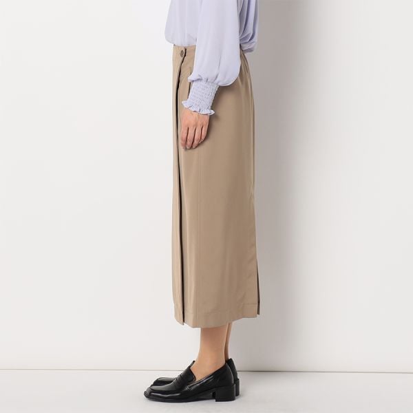 バックスリットタイトスカート