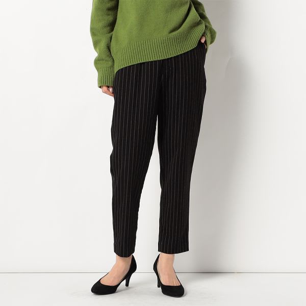 ストライプ柄テーパードパンツ