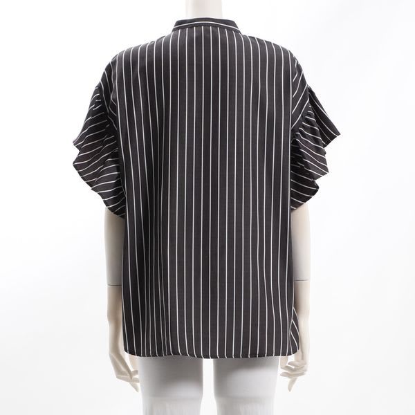 パールボタンフレアスリーブブラウス