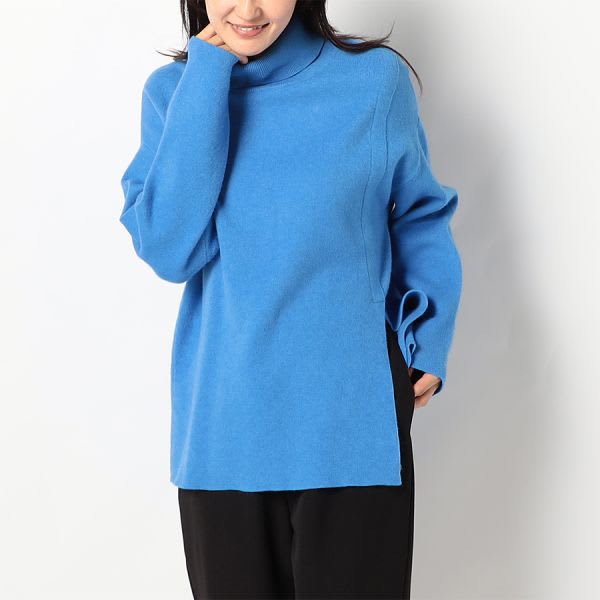 サイドスリットタートルネックニット