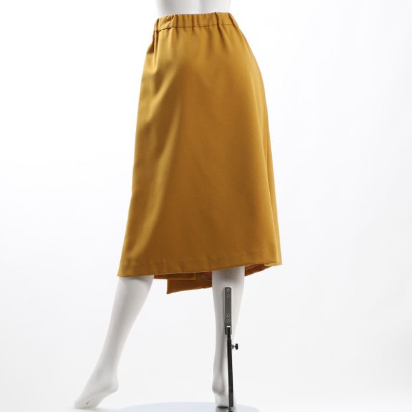 ボタンアクセントラップ風スカート