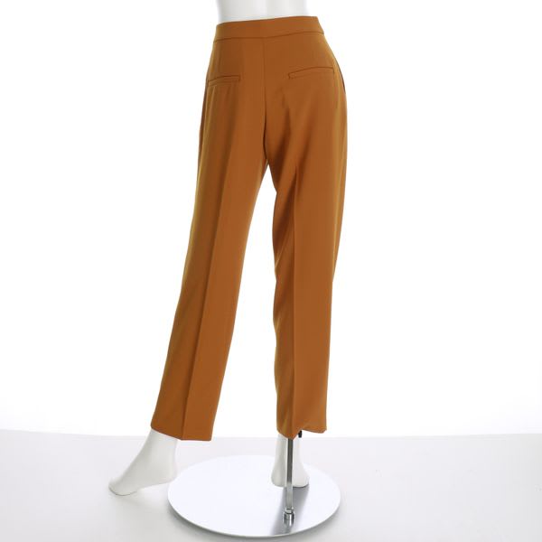 タック入りストレートパンツ