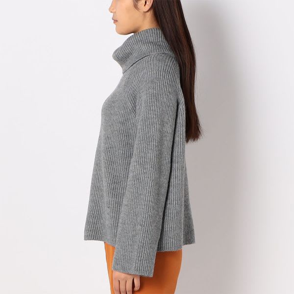 ワイドスリーブタートルネックニット