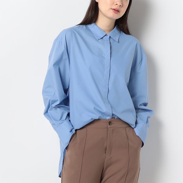 シンプルデザインシャツ
