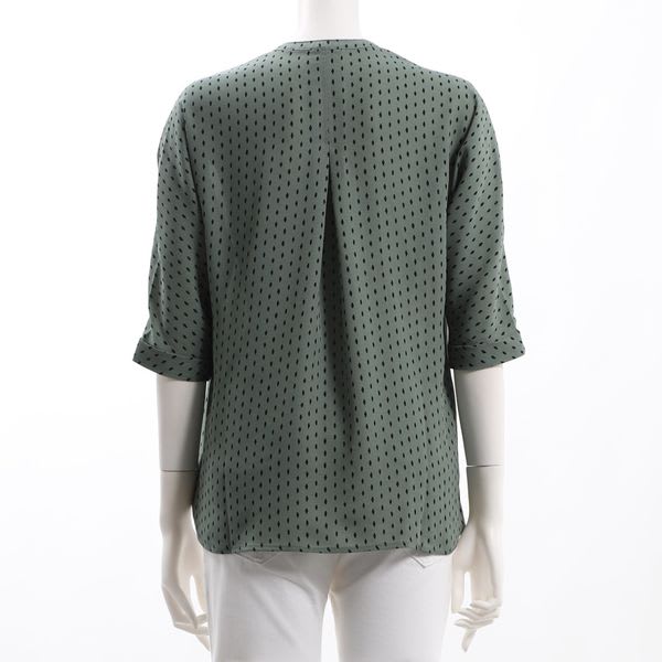 オープンフロントネック総柄ブラウス