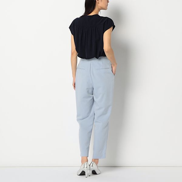 センタープレステーパードパンツ