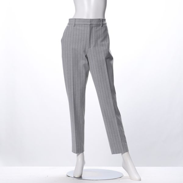 スッキリシルエットテーパードパンツ