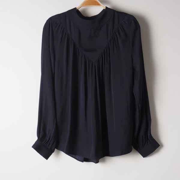 ギャザー入りブラウス