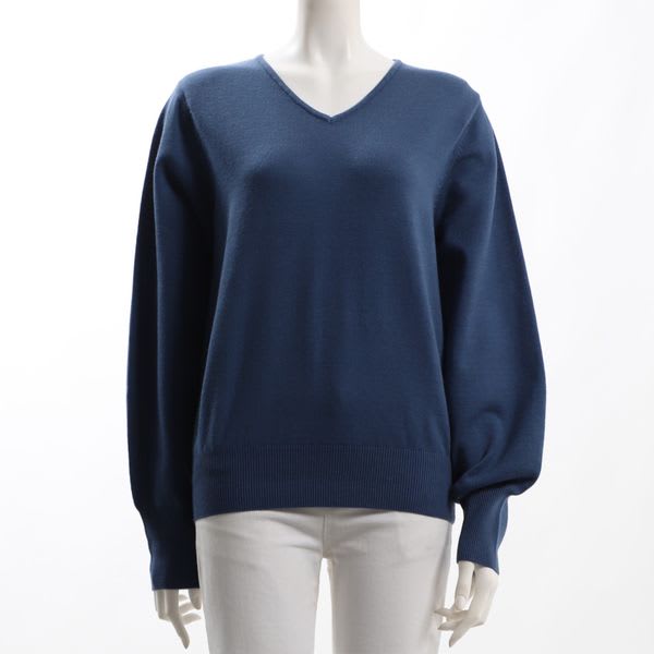 シンプルVネックニット