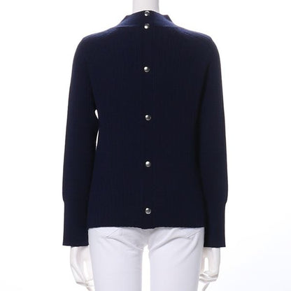 バックボタンデザインハイネックニット