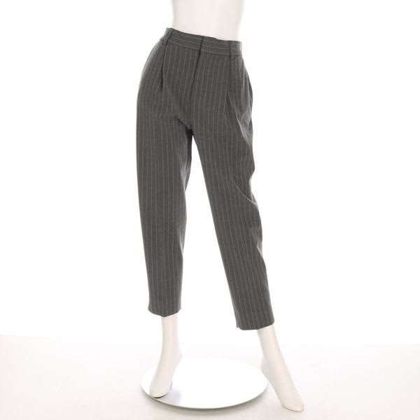 タック入りテーパードパンツ