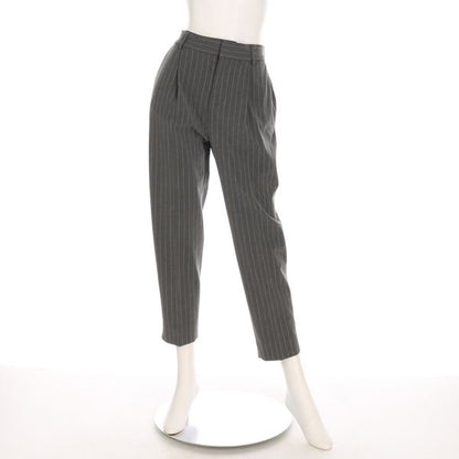 タック入りテーパードパンツ